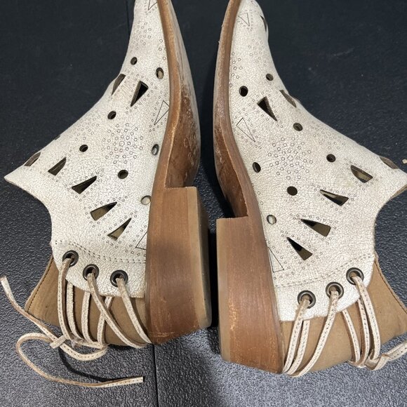 Musse & Cloud Boots Womens 7 Cream Coolise Cutout Distressed Lace Western Boho - Picture 7 of 8